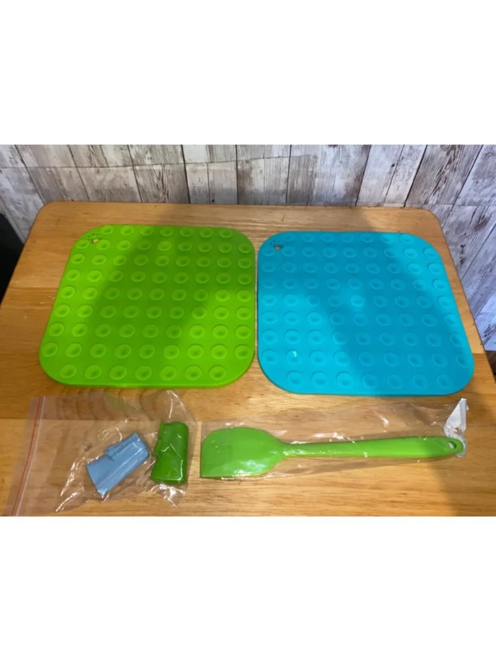 2 Licking Mats w/ Suction Cups Dogs Cats Slow Feeder Boredom Anxiety Nail Trim